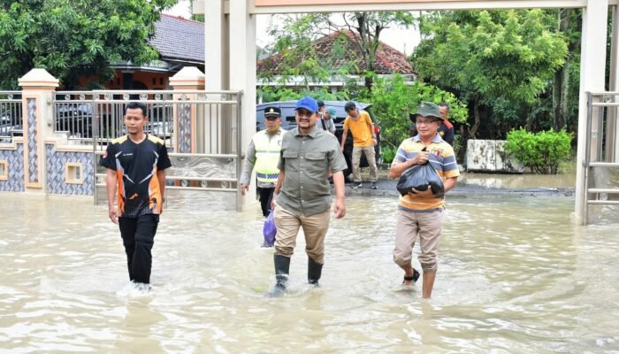 Pantau Banjir Pesisir, Bupati Pemalang Ajak Warga Jaga Drainase