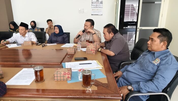 Mahbub Djunaidi Legislator PPP “Pasang Badan” Bela PKL Korban Kebakaran Pasar Pagi