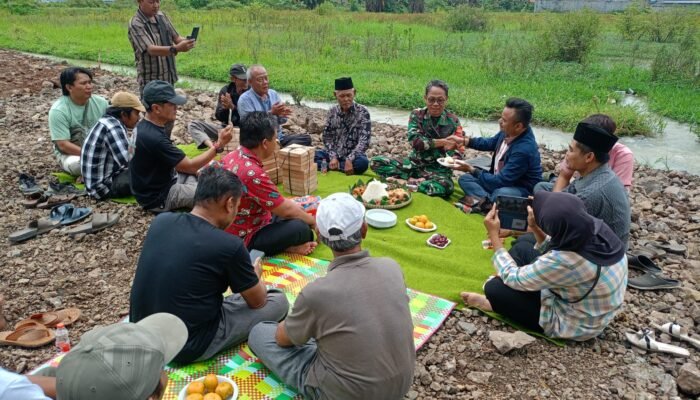 Ikhtiar Memperkuat Ekonomi Rakyat Di Kelurahan Petarukan, Danramil Pimpinan Doa Bersama