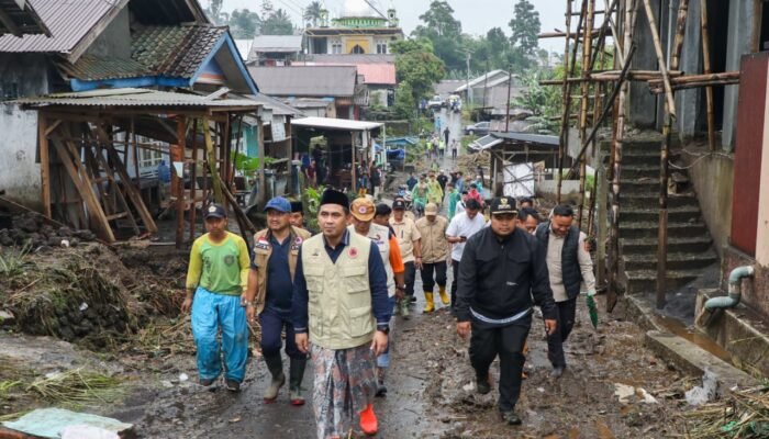 Tinjau Banjir Bandang di Pemalang, Gus Yasin Desak Pusat Perkuat Hutan Lindung Gunung Slamet