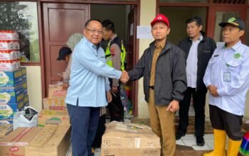 Lumpuh Diterjang Banjir, Perumda Tirta Mulia Pasok Logistik dan Air Bersih ke Pulosari