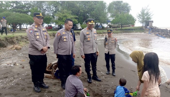 Kapolres Kendal Pimpin Patroli dan Monitoring Pengamanan Objek Wisata Pantai Cahaya