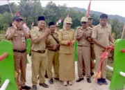 Gotong-Royong Pemdes Cening dan Masyarakat Desa Cening Berhasil Wujudkan Jembatan Usaha Tani