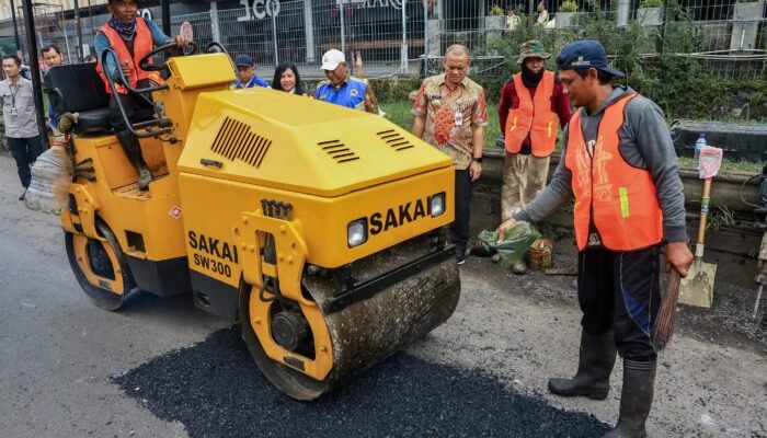 Gubernur Ahmad Luthfi Targetkan Jalanan Jateng Mulus Total Sebelum Lebaran