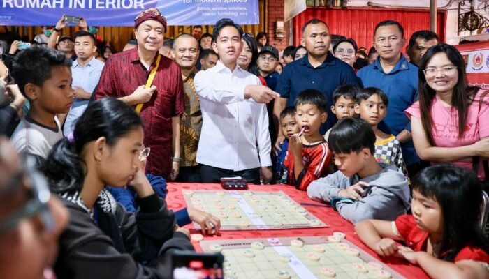 Pecinan Semarang Berpesta! Gibran dan Ahmad Luthfi Terpikat Harmoni Semawis