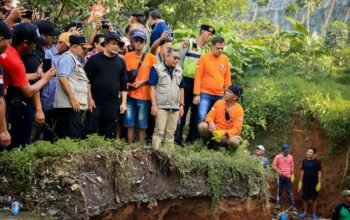 Atasi Longsor Ungaran, Ahmad Luthfi Targetkan Akses Warga Pulih Sepekan