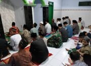Pererat Silaturahmi, Babinsa Ulujami Tarawih Berjamaah Bersama Warga Rowosari