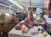 Jamin Stok Ramadhan Aman, Forkopimcam Comal Pantau Harga Sembako di Pasar