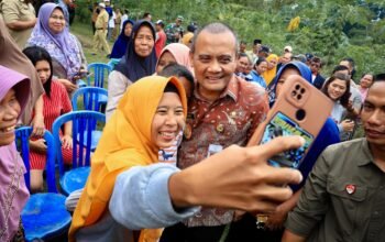 Momen Hangat di Susukan: Lansia Sambut Ahmad Luthfi dengan Parikan Spontan