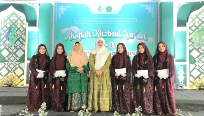 Ning Nawal Salurkan Bisyaroh Pemprov Jateng di Wonosobo