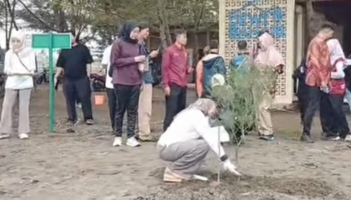 Hari Peduli Sampah Nasional 2026, Bupati Kendal: Menjaga Kebersihan Harus Dimulai Dari Keluarga