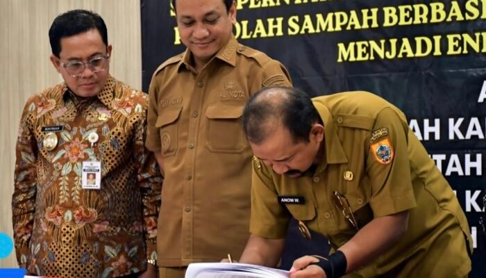 Wujudkan Energi Bersih, Bupati Pemalang Teken Komitmen Pembangunan PSEL