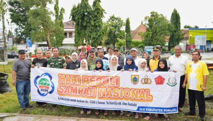 HPSN 2026: Bupati Pemalang Pimpin Aksi Bersih Sampah di Alun-Alun Bersama Siswa SMK
