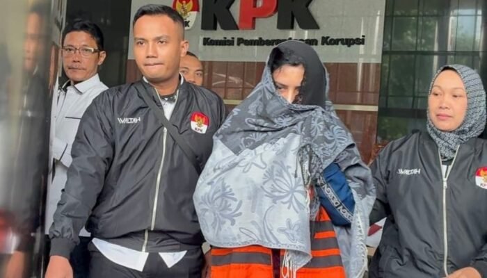 Drama Penahanan Bupati Pekalongan: Fadia Arafiq Bersumpah Tak Ada OTT, Gubernur Jateng Beri Bantahan