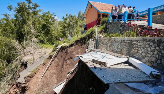 Jalan Putus dan Sekolah Terancam, Luthfi ‘Gercep’ Pulihkan di Longsor Brebes!