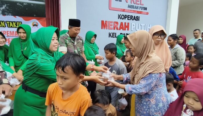 Aksi Humanis! Koramil 01 Pemalang Tebar Ratusan Takjil di Paduraksa