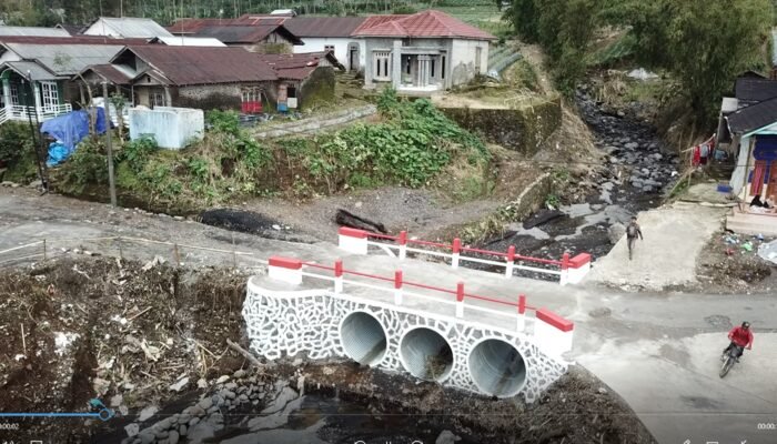 Akses Terputus Kini Tersambung, Warga Penakir Sambut Haru Jembatan Baru