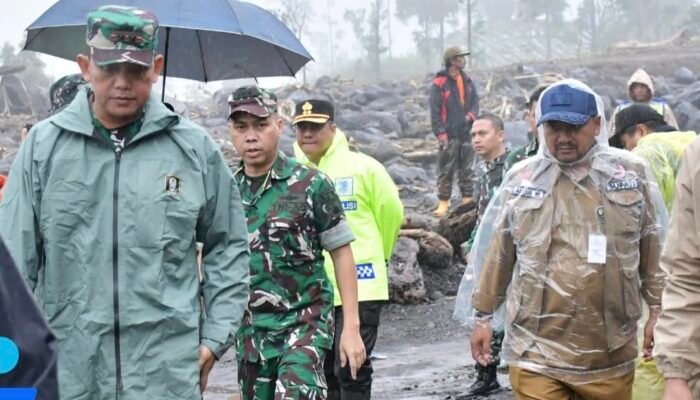 Bupati Pemalang Dampingi Pangdam IV/Diponegoro Kompak Bergerak Tinjau Banjir Bandang di Penakir