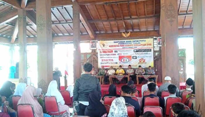 Pers Bumiayu Bersaudara Peduli Sosial Santuni Anak Yatim dan Berbagi Takjil