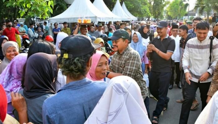 Warga Serbu Pasar Murah di Pendopo Pemalang