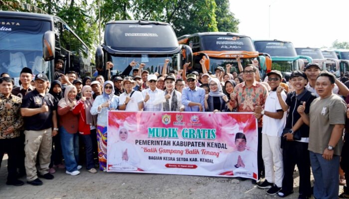Bupati Kendal Lepas Pemudik Asal Kabupaten Kendal Dalam Program Mudik Gratis Idul Fitri 1447 Hijriyah