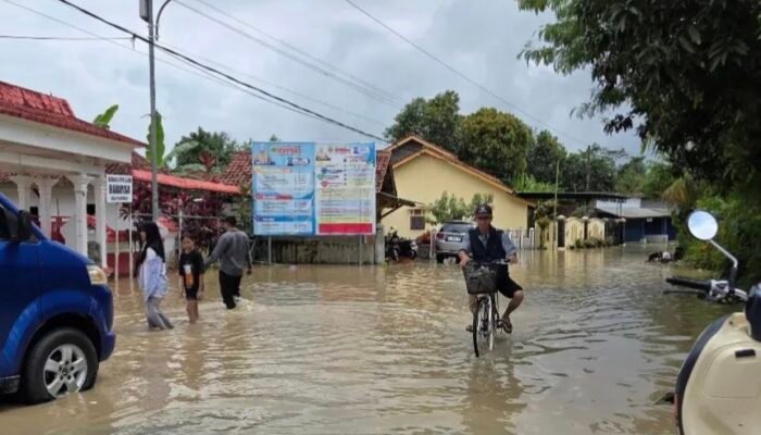 Sungai Comal Meluap, Pesantren Desa di Ulujami Pemalang Terendam Banjir