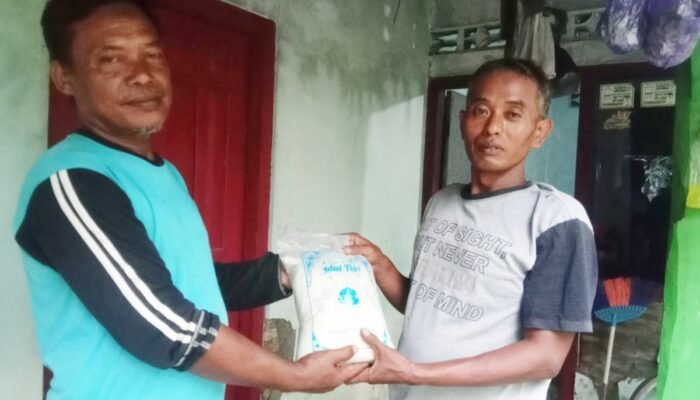 Paguyuban Merah Putih Bagikan Zakat Fitrah Untuk Kurang Mampu: Hasil Kolaborasi dengan SMK Satya Praja 2 Petarukan