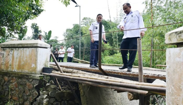Pulihkan Akses Warga, Bupati Pemalang Tinjau Jembatan Darurat Desa Payung