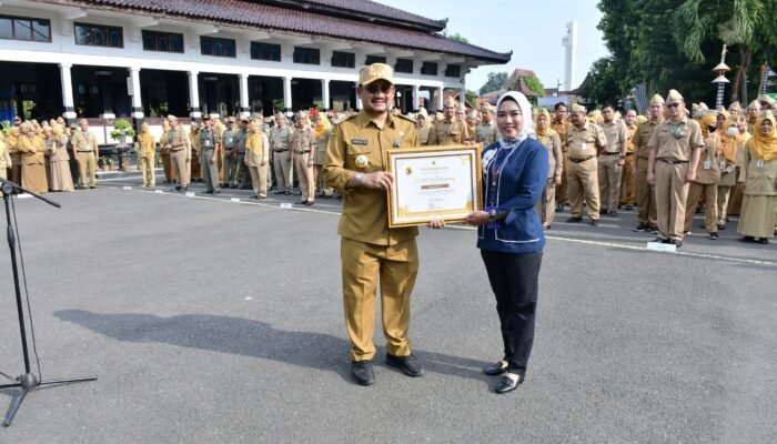 Bank BPR Pemalang Raih Penghargaan Medsos Teraktif dari Bupati