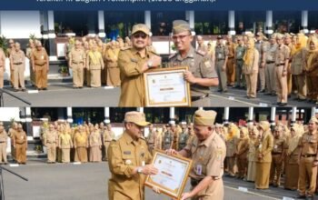 Genjot Keterbukaan Informasi, Bupati Pemalang Ganjar Penghargaan OPD Teraktif