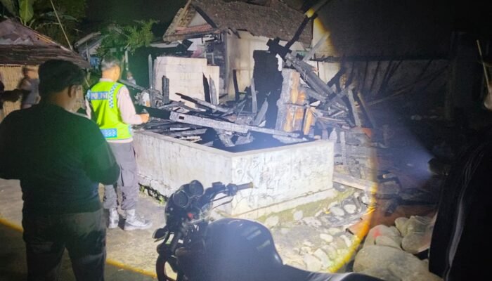 Dikira Suara Petasan, Ternyata Rumah Sahad di Desa Longkeyang Ludes Terbakar!