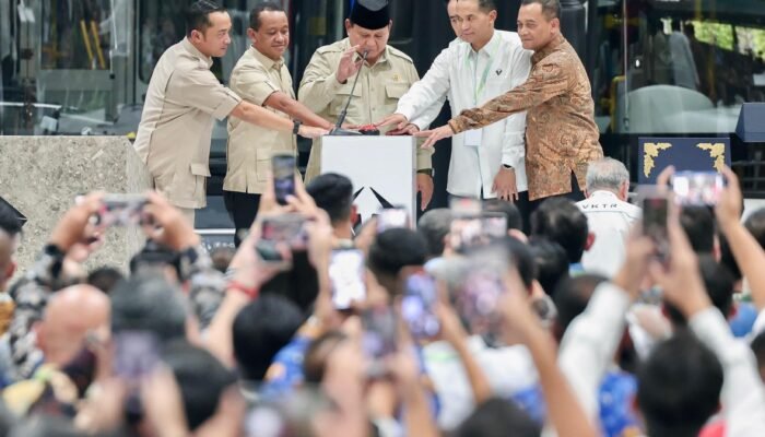 Prabowo Resmikan Pabrik Bus Listrik Magelang, Puji Nyali Jateng Borong Produk Lokal