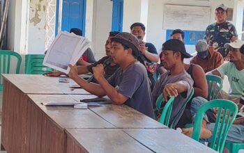 Warga Jatiroyom Geruduk Balai Desa, Desak Oknum Perangkat Mundur Dari Gapoktan!