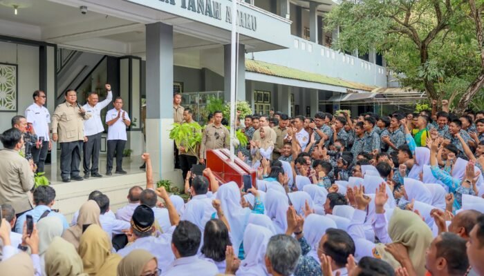 Prabowo dan Ahmad Luthfi Kompak Pantau Fasilitas Baru di SMAN 1 Cilacap