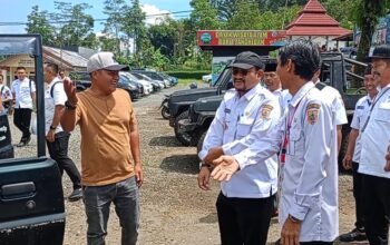 Hijaukan Bukit Tangkeban, Bupati Anom Tanam Pohon Tabebuya Komitmen Bersama Perangkat Desa Baru