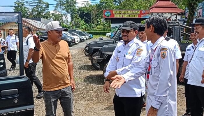 Hijaukan Bukit Tangkeban, Bupati Anom Tanam Pohon Tabebuya Komitmen Bersama Perangkat Desa Baru