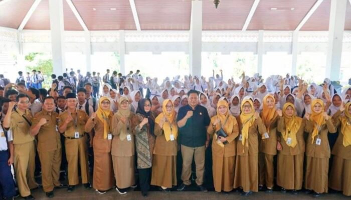 Siswa SMPN 2 Ampelgading “Serbu” DPRD Pemalang demi Suara Demokrasi