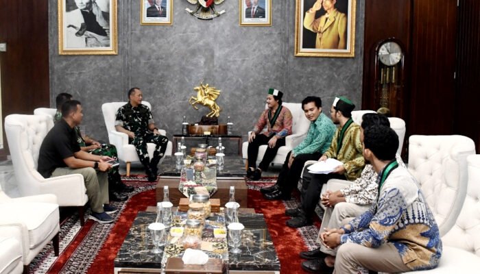 Terima Audensi Dari Himpunan Mahasiswa Islam, Pangdam IV/Diponegoro: Bagian Dari Upaya Untuk Pererat Komunikasi antara Kalangan Mahasiswa dan Jajaran TNI AD