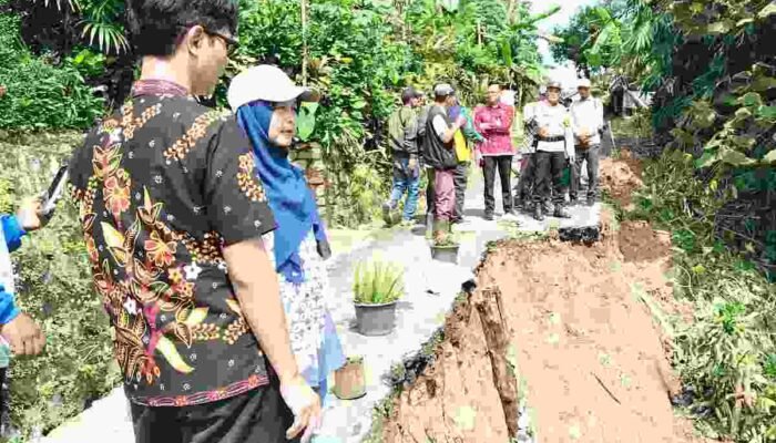 Jalan Longsor di Kedungoleng Paguyangan, Satu RW Terancam Terisolir