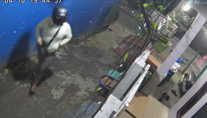 Maling Motor di Sambidoyong Cipondoh Terekam CCTV