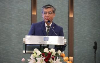 Wisuda Universitas Paramadina, Menaker Yassierli: Lulusan Perguruan Tinggi Harus Miliki Strategi Triple Readiness