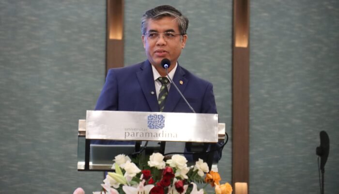 Wisuda Universitas Paramadina, Menaker Yassierli: Lulusan Perguruan Tinggi Harus Miliki Strategi Triple Readiness