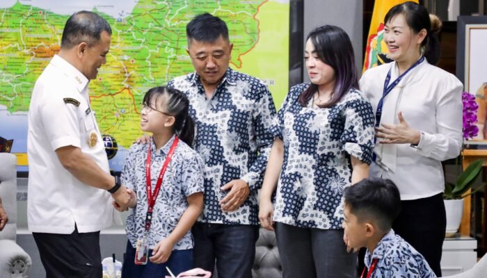 Kakak Beradik Asal Jateng Guncang Dunia: Borong Medali Matematika dan Senam!