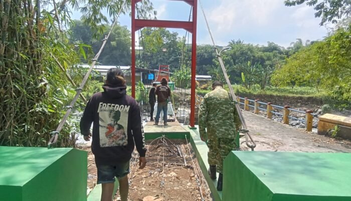 TNI-Warga Sikasur Percepat Pembangunan Jembatan Garuda, Akses Vital Dua Kecamatan Segera Terwujud