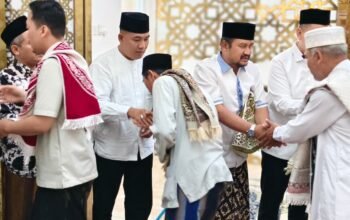 Satu Saf Bersama Rakyat, Dandim Pemalang Resapi Makna Kurban di Masjid Agung