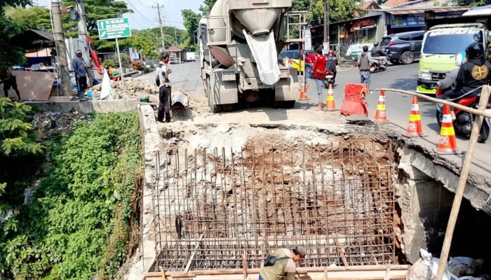 Dongkrak Infrastruktur, DPU Semarang Bongkar Jembatan Simongan