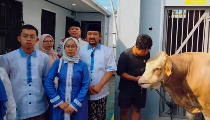 Iduladha di Rutan Pemalang: Bupati Serahkan Sapi Kurban untuk Warga Binaan