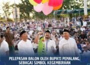 Rayakan Iduladha, Bupati Anom Widiyantoro Lepas Balon dan Serahkan Sapi Kurban di Masjid Agung