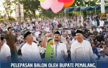 Rayakan Iduladha, Bupati Anom Widiyantoro Lepas Balon dan Serahkan Sapi Kurban di Masjid Agung