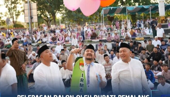 Bupati Pemalang Lepas Balon Gembira dan Serahkan Kurban di Masjid Agung